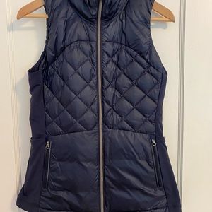 Lululemon down for a run vest